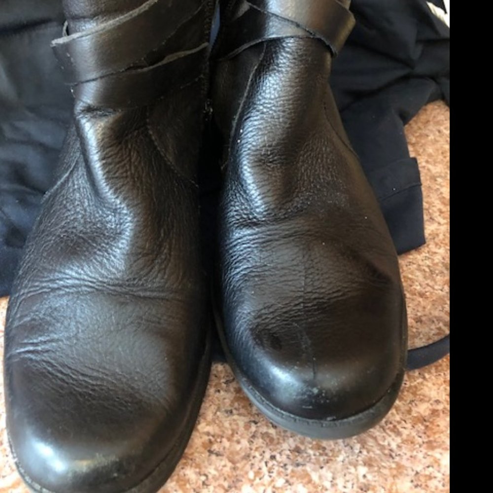 Women Short booties size 8